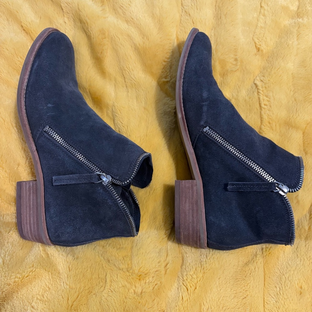 Dolce Vita Woman’s Gray Suede Zipper Boots
